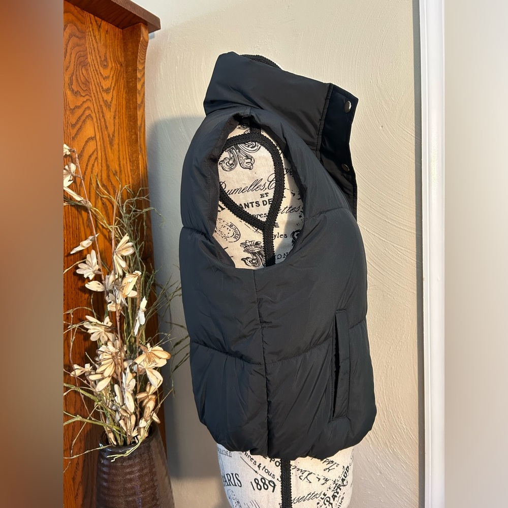 NWT🌷LOFT Black Puffer Vest - Picture 4 of 6